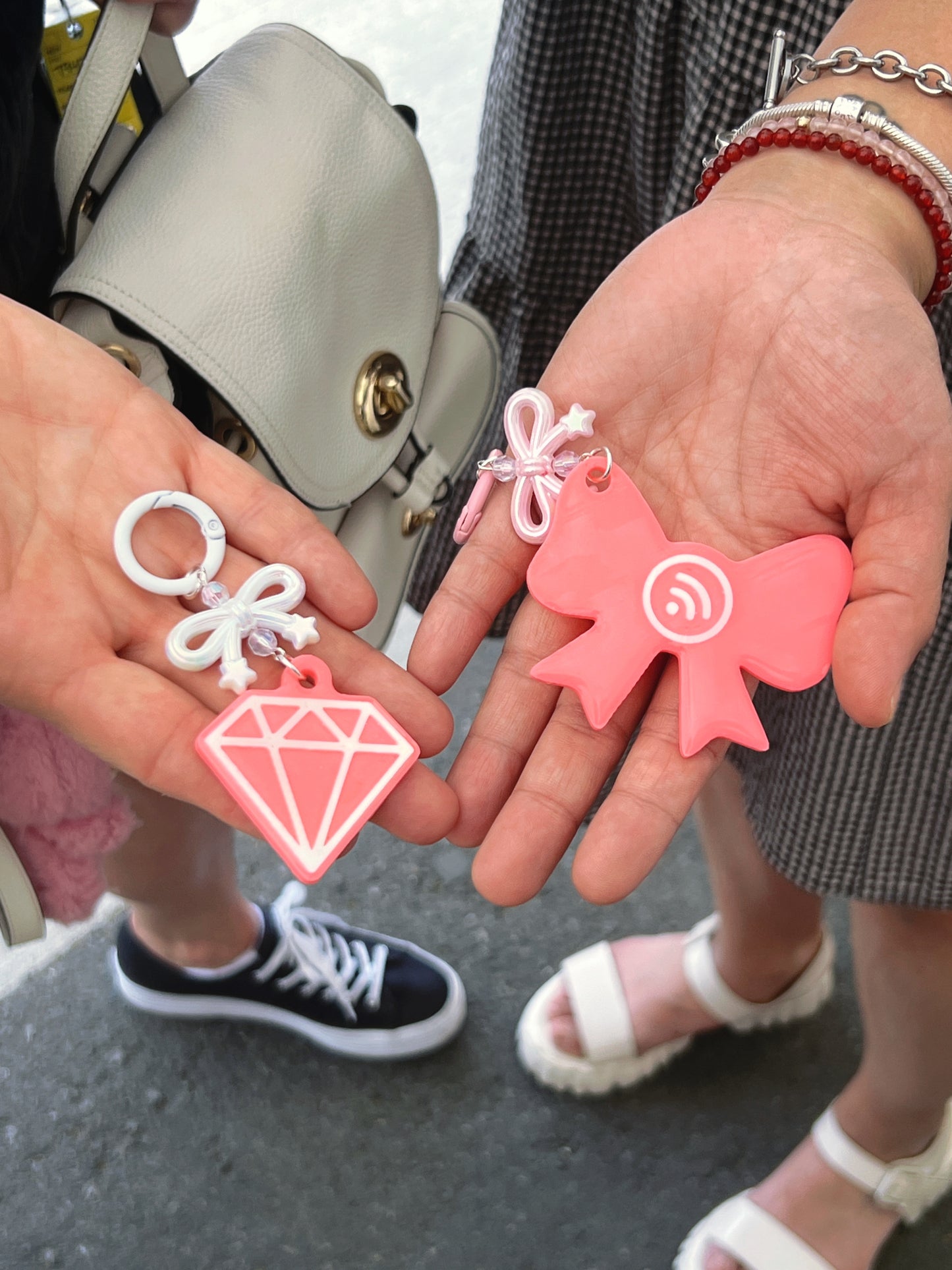 TAPSY Pink Bow NFC Smart Tag